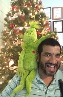 Pete and the Grinch in front of the Christmas tree